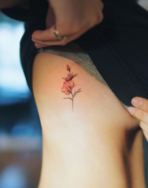 50  Awesome Little Tattoos by Nando Tattoo - List Inspire Small Spiritual Tattoos, Korea Tattoo, Sunflower Tattoo Sleeve, Poppy Tattoo, Poppies Tattoo, Small Flower Tattoos, Ink Inspiration, Japanese Sleeve Tattoos, Spiritual Tattoos