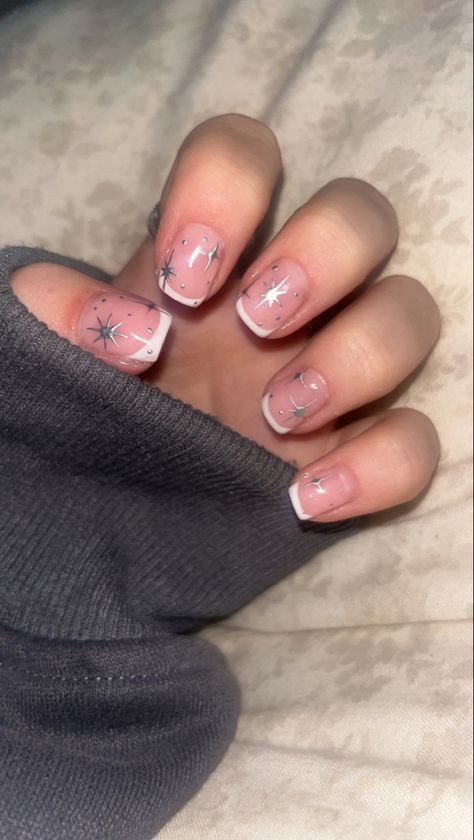 Squared Acrylics Short Designs, Silver Stars On Nails, French Tip With Silver Design, White And Silver Short Nails, January French Tip Nails, French Tip Nails With Star Design, French Manicure With Stars, Star Nails With French Tip, Short French Christmas Nails