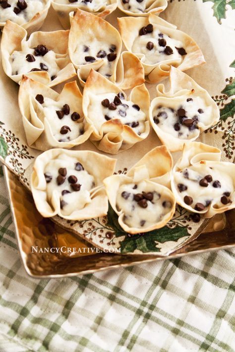 Wonton Wrapper Dessert, Wonton Wrapper Recipes Appetizers, Cannoli Cups, Mini Cannoli, Wonton Wrapper Recipes, Cannoli Recipe, Won Ton, Wonton Recipes, Savory Appetizer