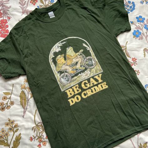 Frog & Toad T-Shirt Green Shirts Aesthetic, Frog And Toad Shirt, Frog And Toad Clothes, Pansexual Outfits, Todd Tolansky, Frog T Shirt, Green Shirts, Frog Shirt, Png Clothes