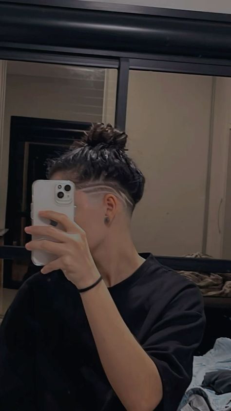 Stud Undercut Long Hair, Under Hair Shaved, Undercut Long Hair Design, Undercut Haircut Women, Small Undercut, Female Undercut Long Hair, Lesbian Haircut, Undercut Long Hair, Shaved Side Hairstyles