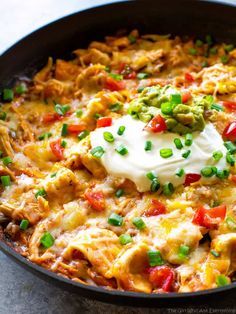 One Pan Chicken Enchilada Skillet enchilada sauce, chicken, tortillas, and salsa topped with sour cream and green onions Recipe Enchiladas, Enchiladas Dinner, Skillet Enchiladas, Dinner Mexican, Enchilada Skillet, Chicken Enchilada Skillet, Pastas Recipes, Green Chicken, Skillet Dishes