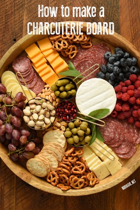 How to make a beautiful Charcuterie Board. Wow your friends and family with a cheese board that is not only beautiful, but delicious too. Group Food, Cheese And Crackers, Appetizer Platters, Charcuterie Inspiration, Charcuterie Platter, Board Charcuterie, Party Food Platters, Charcuterie And Cheese Board, Charcuterie Recipes