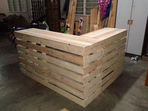 1000+ ideas about Pallet Desk on Pinterest | Pallets, Computer Desks and Desks Pallet Reception Desk, Pallet Counter, Pallet Desk, Pallet Cabinet, Pallet Bar Diy, Counter Desk, Pallet Bar, Wooden Pallet Furniture, Pallet Designs