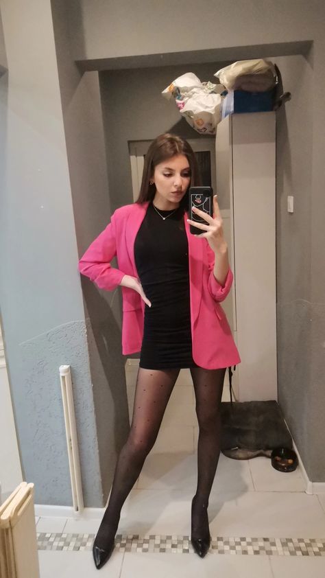 Pink Blazer Night Outfit, Black Dress Pink Blazer Outfit, Pink And Black Dress Outfit, Blazer Outfits Night Out, Dress Night Outfit, Pink Blazer Outfit, Black Skirt Outfits, Dress Night, Blazer Outfit