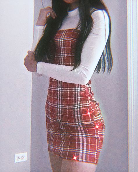 Plaid Bodycon Dress Outfit, Dress With Long Sleeves Underneath, Long Dress With Shirt Underneath, Red Plaid Dress Outfit, Long Sleeve Under Dress, Plad Outfits, Dress Outfits Korean, Dress With Shirt Underneath, Mock Neck Layering