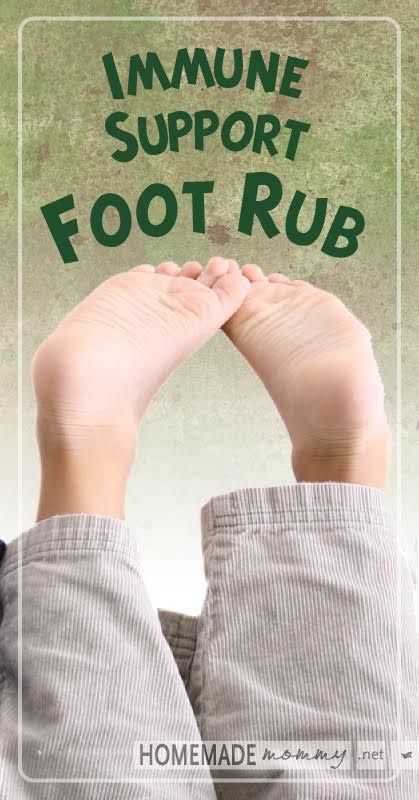 Immune Support Foot Rub Recipe~ Ingredients~ 20 drops extra virgin olive oil, 10 drops Thieves essential oil, 10 drops Oregano essential.  Directions~ Add the olive oil and the Thieves and Oregano essential oils to your roll-on bottle. Close it and apply as needed to the bottom of the feet. Oregano Oil Benefits, Thieves Oil, Oregano Essential Oil, Thieves Essential Oil, Oregano Oil, Yl Oils, Oil Remedies, Yl Essential Oils, Young Living Oils