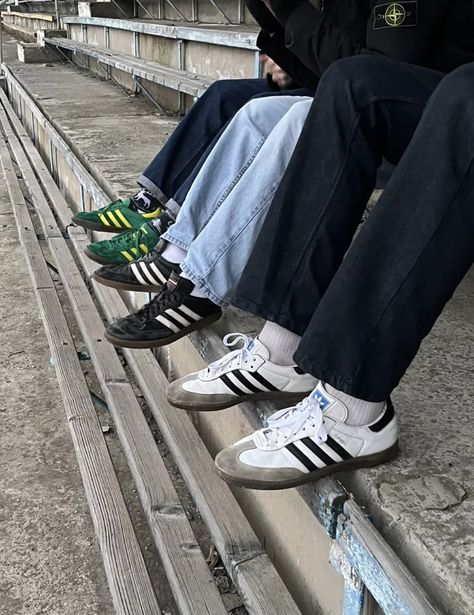 Sambas Outfits Men, Sambas Outfits, Adidas Classic Shoes, Football Casual Clothing, Manish Fashion, Adidas Casual, Samba Outfit, Football Casuals, Adidas Shoes Mens