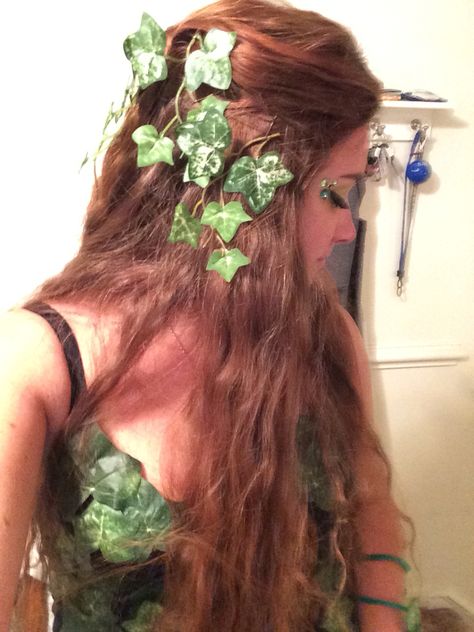 Poison Ivy Hairstyles, Eras Tour Ivy Outfit, Ivy Taylor Swift Outfit, Poison Ivy And Daisy Eras Tour, Poison Ivy Hair, Poison Ivy Aesthetic, Earth Costume, Poison Ivy Halloween, Ivy Makeup