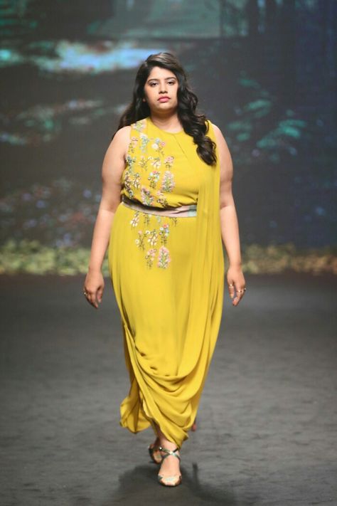 half full curve  lakme fashion week summer resort 2018 Indo Western Outfits For Women Plus Size, Plus Size Indo Western Outfits, Plus Size Indian Outfits, Plus Size Indian Fashion, Drape Kurti, Plus Size Fashion For Women Indian, Drape Dresses, Chubby Girl Fashion, Skirt Outfits Summer