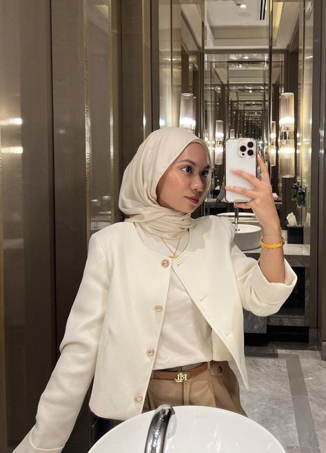 Night Out Outfit Hijab, Hijabi Smart Casual Outfit, Smart Casual Work Outfit Hijab, Clean Hijab Outfit, Smart Casual Women Hijab, Classy Lunch Outfit, Hijabi Old Money Outfits, Classy Hijabi Outfits, Modest Old Money Outfits