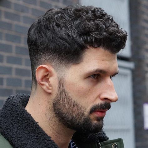 Taper Fade For Curly Hair Curly Hair And Beard, Mens Hairstyles Curly, Men's Curly Hairstyles, Curly Hair Fade, Low Fade Haircut, Men Haircut Curly Hair, Tapered Haircut, Mens Hairstyles Thick Hair, Wavy Hair Men