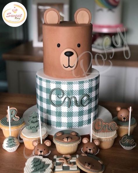 Cupcake Theme, Bear Cake 1st Birthday, Teddy Birthday Cake, Bear Smash Cake 1st Birthdays, Bear Smash Cake, Cake Bear, Teddy Bear Birthday Cupcakes, Beary First Birthday Cake, Bear Themed Party