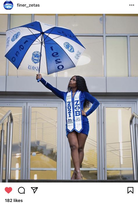 Greek Graduation Pictures, Sgrho Photoshoot Ideas, Zeta Graduation Pictures, Zeta Phi Beta Vision Board Ideas, Zeta Phi Beta Photoshoot Ideas, Zeta Phi Beta Graduation Pictures, Zeta Phi Beta Vision Board, Zeta Phi Beta Photoshoot, Sorority Photoshoot