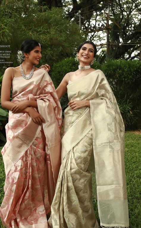 South Indian Clothes, South Indian Bridesmaids Saree, Tamil Bridesmaid, South Indian Bridesmaids Outfits, South Indian Wedding Aesthetic, Saree Wedding Bridesmaid, South Indian Bridesmaids, Indian Bridesmaids Outfits, Desi Bridesmaids