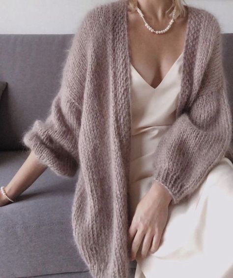 Knit Vest Pattern, Oversize Knit, Mohair Sweater, Soft Summer, Knit Fashion, Knitting Inspiration, Knitting Designs, Crochet Clothes, Look Fashion