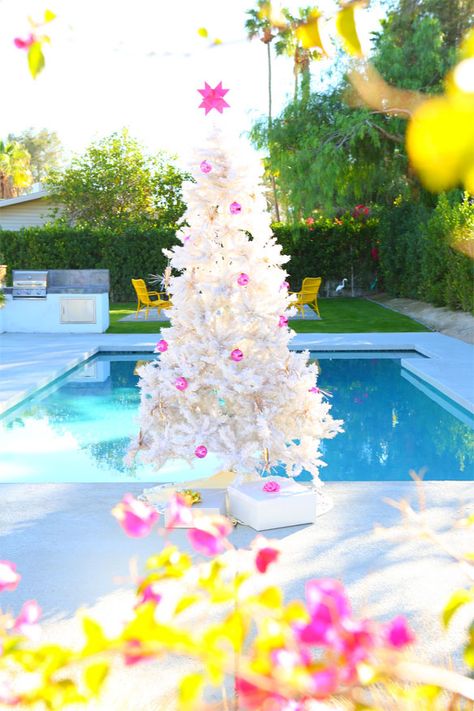 modern white christmas tree  / a palm springs christmas | kelly golightly Palm Springs Christmas, Swan Pool Float, Mid Century Modern Christmas, Tropical Palm Trees, Aussie Christmas, Holiday Outfits Christmas, Beachy Christmas, Retro Christmas Tree, Modern Christmas Decor