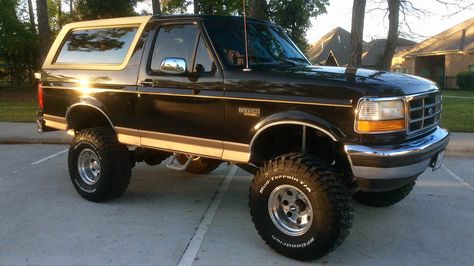 1994 Ford Bronco Eddie Bauer Edition Bronco Truck, Lifted Ford, Classic Bronco, Ford Suv, Ford 4x4, Classic Ford Broncos, Built Ford Tough, Old Ford Trucks, Ford F Series