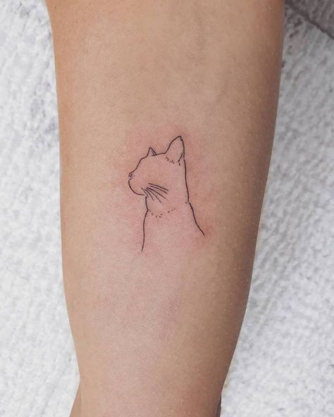 Cat Elbow Tattoo, Tattoos Of Cats For Women, Cat Arm Tattoos For Women, Tattpp Ideas Woman Arm, Cat Ears Tattoo Simple, Silhouette Cat Tattoo, Cat Side Profile Tattoo, Cat Profile Tattoo, Cat And Woman Tattoo