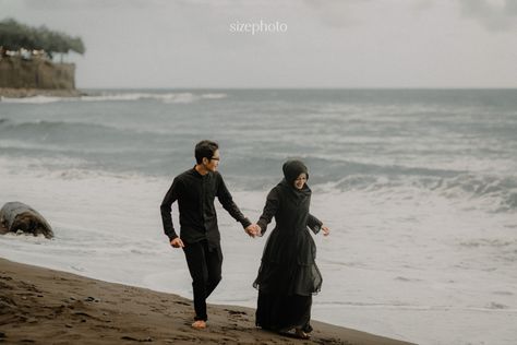 Foto Outdoor, Pose Prewedding, Photoshoot Outdoor, Pre Wedding Photoshoot Outdoor, Pre Wedding Photoshoot, Beach Photoshoot, Simple Wallpapers, Wedding Pics, Price List