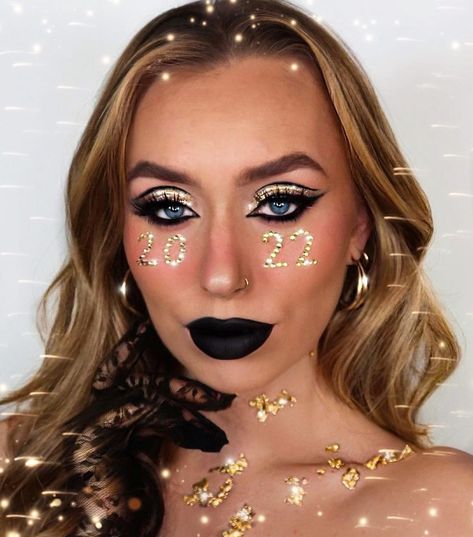 New Year’s Eve Eyeshadow Looks, New Years Makeup Looks Glitter, New Years Face Paint, New Years Makeup Ideas Creative, Make Up Nouvel An, New Years Eve Makeup Ideas Glitter, New Year’s Eve Eye Makeup, New Year Eyeshadow Looks, New Years Eyeshadow Looks