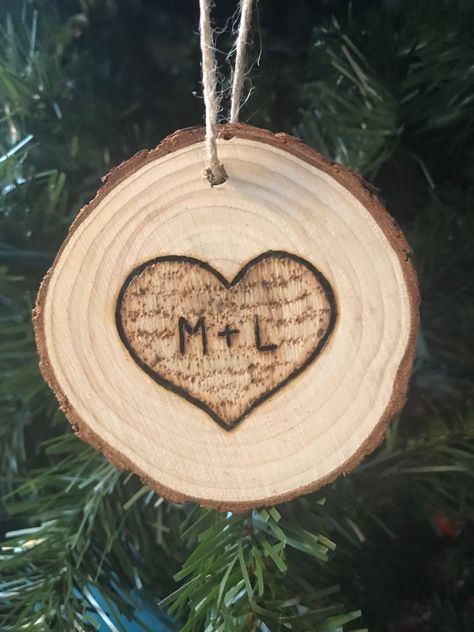 Couple Wood Burning Ideas, Cute Wood Burning Ideas For Boyfriend, Couple Christmas Ornaments Diy, Diy Couples Ornaments, Diy Couple Ornament, Couples Ornaments Diy, Couple Ornaments Diy, Wood Burning Christmas Ornaments, Couples Christmas Ornaments