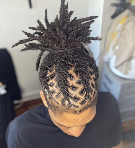 Barrel Twist Into Ponytail, Barrel Twist Ponytail, Barrel Twist Ponytail Locs, High Top Dreads Styles For Men, Barrel Loc Styles For Men, High Top Loc Styles For Men, Barrel Twist Locs Men, Barrel Twist Dreads Men, Retwist Styles