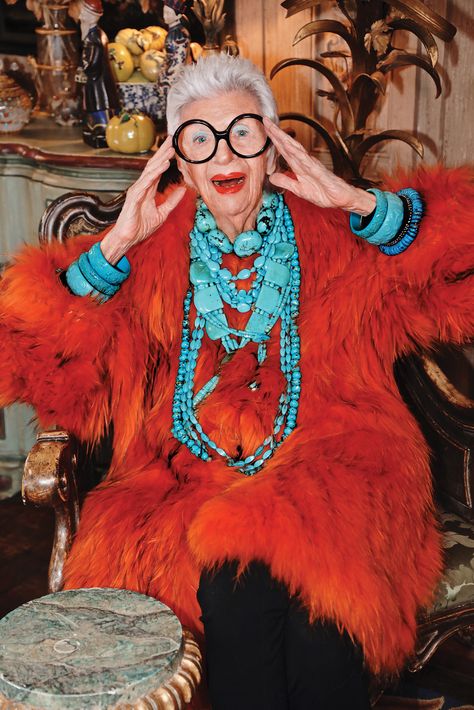 Fashion Icon New Yorker Iris Apfel Signs With IMG, Her First 'Proper Agent' At Age 97 — Anne of Carversville Iris Apfel Quotes, Iris Apfel Style, Accidental Icon, Iris Fashion, Montgomery Clift, Gisele Bündchen, Ageless Style, Advanced Style, Greenwich Village