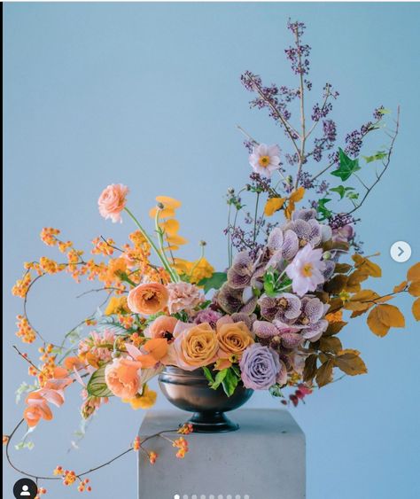 Wedding Vendors Booth, Lavender Centerpieces, Low Centerpieces, Fall Wedding Flowers, Como Italy, Flower Centerpieces Wedding, Vase Arrangements, Floral Display, Arte Floral