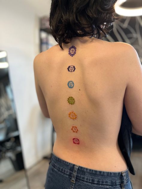 Chakra Back Tattoo, Back Of Arm Tattoo Women, Arm Tattoo Women, Chakra Tattoo, Back Of Arm Tattoo, Piece Tattoo, Back Piece Tattoo, Tattoo Color, Celebrity Casual Outfits