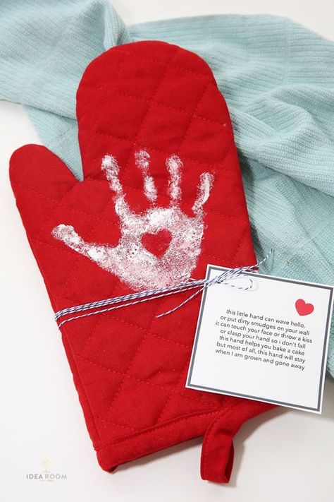 Handprint Oven Mitt, Diy Mother's Day Crafts, Mothers Day Poems, Diy Gifts For Mom, Ideas Hogar, Best Mothers Day Gifts, Mothers Day Crafts For Kids, Unique Mothers Day Gifts, Cadeau Diy