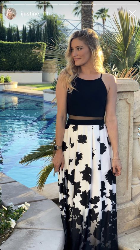 Justine Ezarik Hot Justine Ezarik, Escape The Night, Baby Mama, Arm Workout, Boots Outfit, Celebrities Female, Floral Skirt, Youtubers, Maxi Skirt