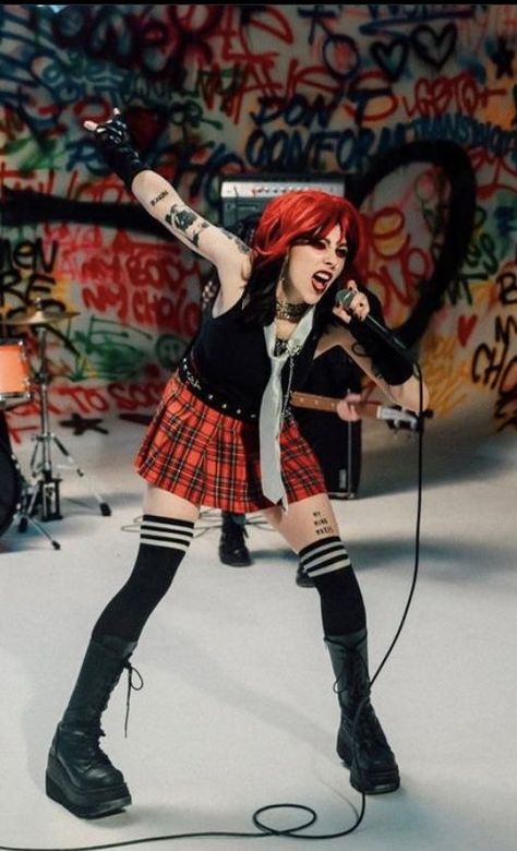 Punk Reference Photo, Plus Size Dynamic Pose Reference, Rocker Pose Reference, Rock Band Reference, Rock Singer Pose Reference, Rockstar Poses Drawing, Rock Poses Drawing, Emo Pose Reference, Punk Rock Girl Aesthetic