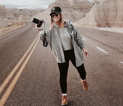 Mountain Honeymoon Outfit, Ashtyn Bodensteiner Outfits, Ashtyn Bodensteiner Style, Winter Road Trip Outfit, Mountain Style Fashion, Ashtyn Bodensteiner, Nature Fits, Mountains Outfit, Wyoming Trip