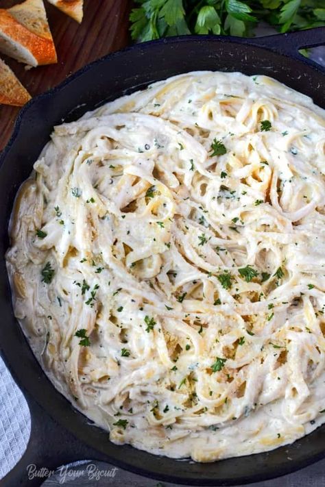 Garlic Fettuccine, Fettucini Alfredo Recipe, Fetuccini Alfredo, Fettucini Alfredo, Fettuccine Alfredo Recipe, Fettuccine Alfredo Recipes, Chicken Alfredo Recipes, Alfredo Recipe, Fettuccine Alfredo