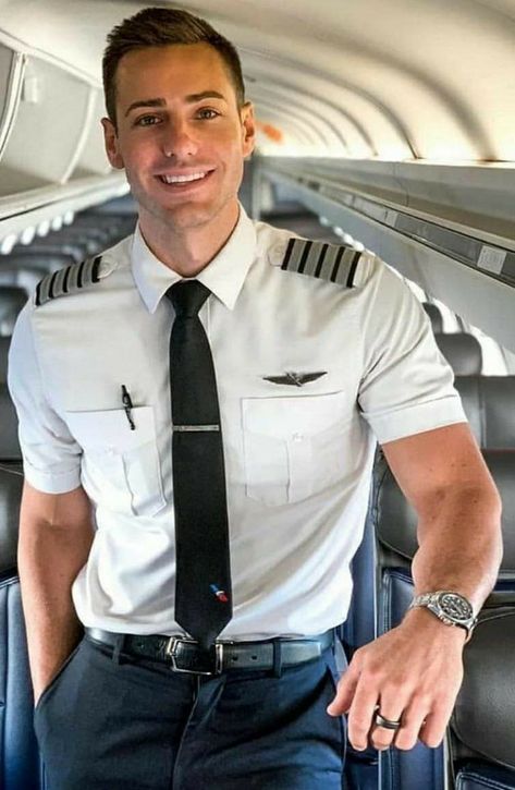 Pilot Uniform Men, Pilot Uniform, Men's Uniforms, Men In Uniform, Military Men, Well Dressed Men, Good Looking Men, Perfect Man, White Shirt