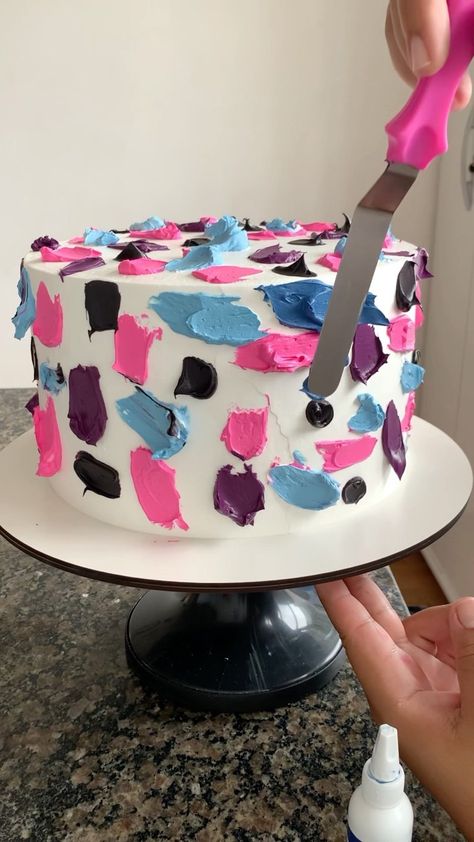 Tie Dye Icing Technique, Marble Frosting Cake, Tie Dye Sheet Cake, Tie Dye Cake Frosting, Ombre Cake Frosting, Tie Dye Frosting, Cake Frosting Techniques, Tye Dye Cake, Tie Dye Cake