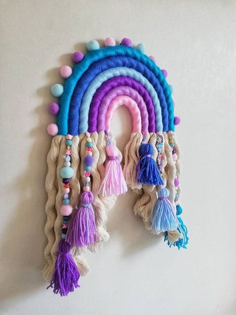 Rainbow Yarn Craft, Rope Rainbow Diy, Beginner Macrame Projects, Diy Macrame Projects, Beginner Macrame, Macrame Baby, Plant Hanger Macrame, Rainbow Diy, Wire Knitting