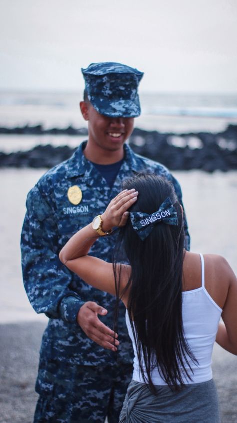 US NAVY Military Couple Pictures, Military Couple Photography, Navy Couple, Military Boyfriend, Navy Wife Life, Army Wedding, Army Couple Pictures, Navy Girlfriend, Military Couples