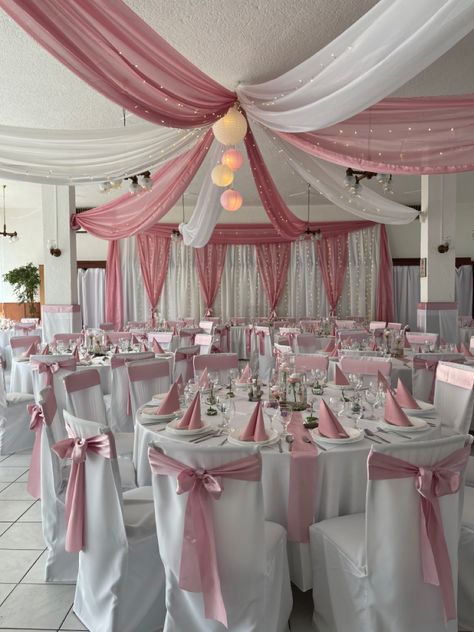 Purple Pink Quinceanera Theme, Rose Pink Quinceanera Theme, Princess Themed Sweet 16 Ideas, Light Pink 15 Decorations, Light Pink Decorations For Quince, Quincenera Tables Set Up, Pink Quinceanera Ideas Decoration, Quinceanera Pink Decorations, Aurora Quince Theme