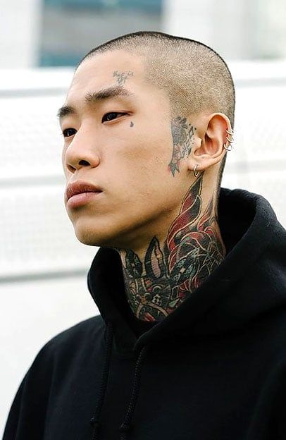 Cool Face Tattoos, Teardrop Tattoo, Model Tattoos, Tatto Boys, Korean Tattoos, Cool Face, Unique Faces, Body Modification, Face Tattoos