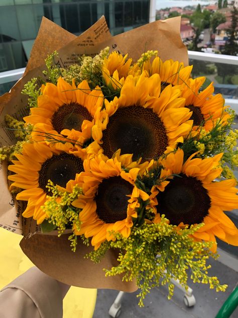 Sun Flowers Bouquet, Sunflower Bouquet Aesthetic, Sunflowers Bouquet, Flowers Sunflowers, Flower Boquet, Sunflowers And Daisies, Sunflower Bouquet, Boquette Flowers, Sunflower Bouquets