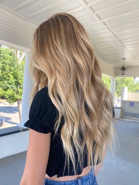 California Blonde Hair Sun Kissed, College Blonde, Sandy Blonde Hair, Brown With Blonde, Balayage Brown, Summer Blonde Hair, Summer Blonde, Dyed Blonde Hair, Brunette Hair With Highlights