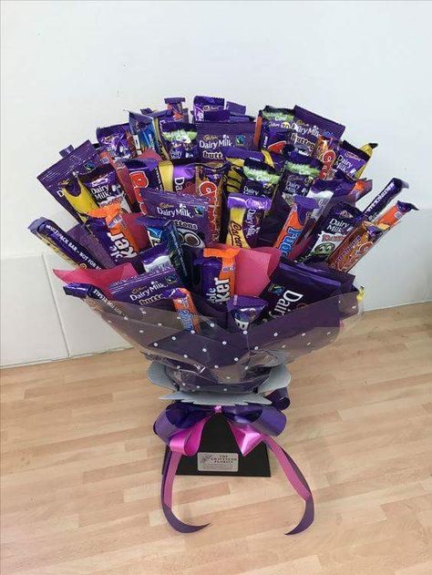 New Dairy Milk Chocolate, Chocolate Bouquet Ideas, Dairy Milk Caramel, Bucket Gifts, Chocolate Basket, Food Bouquet, Chocolate Bouquet Diy, Candy Bouquet Diy, Dairy Milk Chocolate