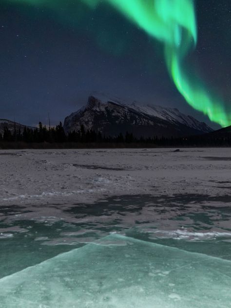 Banff Canada Northern Lights, Northern Lights Banff, Banff Trip, Lake Louise Banff, Vermillion Lakes, Romantic Cabin, Aurora Australis, Travel Wishes, Banff Canada