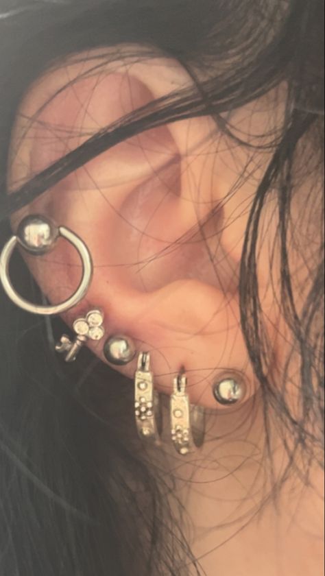 Black Ear Jewelry, Aesthetic Piercings, Dream Piercings, Physical Manifestation, Chunky Silver Jewellery, Cool Ear Piercings, Pretty Ear Piercings, Zsa Zsa, Second Piercing