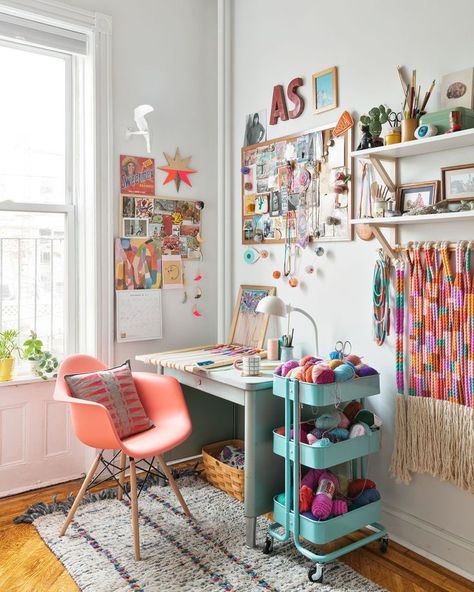 Home Art Studios, Studio Apartment Design, Art Studio Space, Art Studio Room, Art Studio At Home, Study Room Decor, Studio Room, Room Decor Bedroom Teenage, A Desk