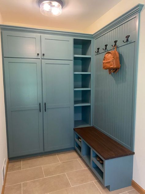 Bootroom Corner Storage, Mud Room L Shape, L Shaped Boot Room, Mud Room Command Center, L Shape Mudroom, Beach House Mud Room, Corner Mudroom Bench, L Shaped Mudroom, Corner Mudroom