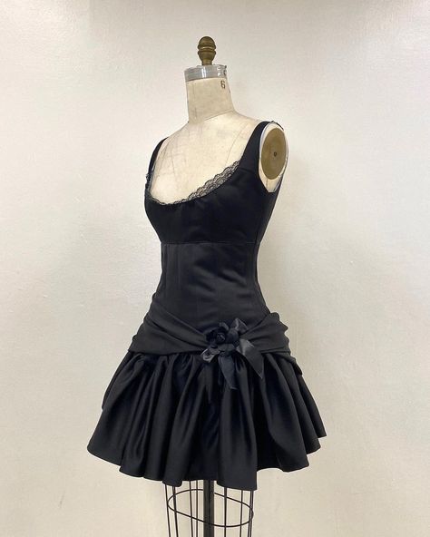 Say Yes To Heaven, Duchess Satin, Black Dress Outfits, Pretty Prom Dresses, Black Short Dress, Alternative Outfits, To Heaven, Really Cute Outfits, Say Yes