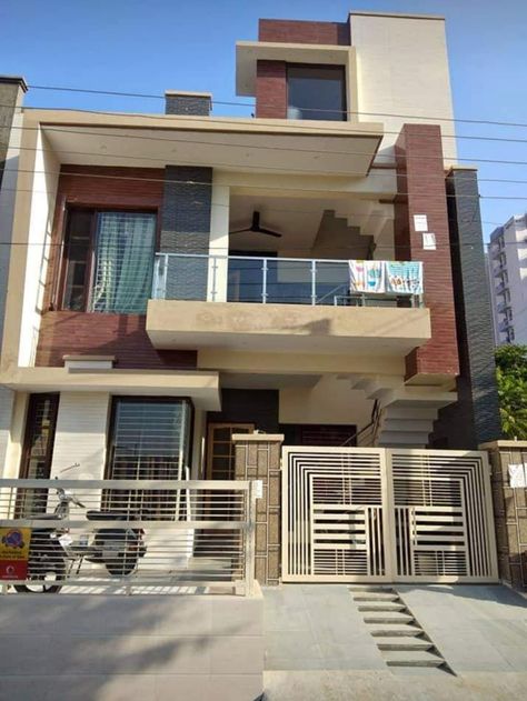 Big Indian House, Exterior Stairs To Second Floor, Stairs To Second Floor, Indian House Exterior Design, Front Stairs, Grill Gate, New Ceiling Design, Indian House, House Roof Design